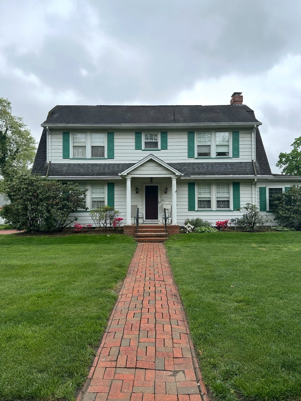 Dutch Colonial home in Pitman NJ with aging roof before replacement