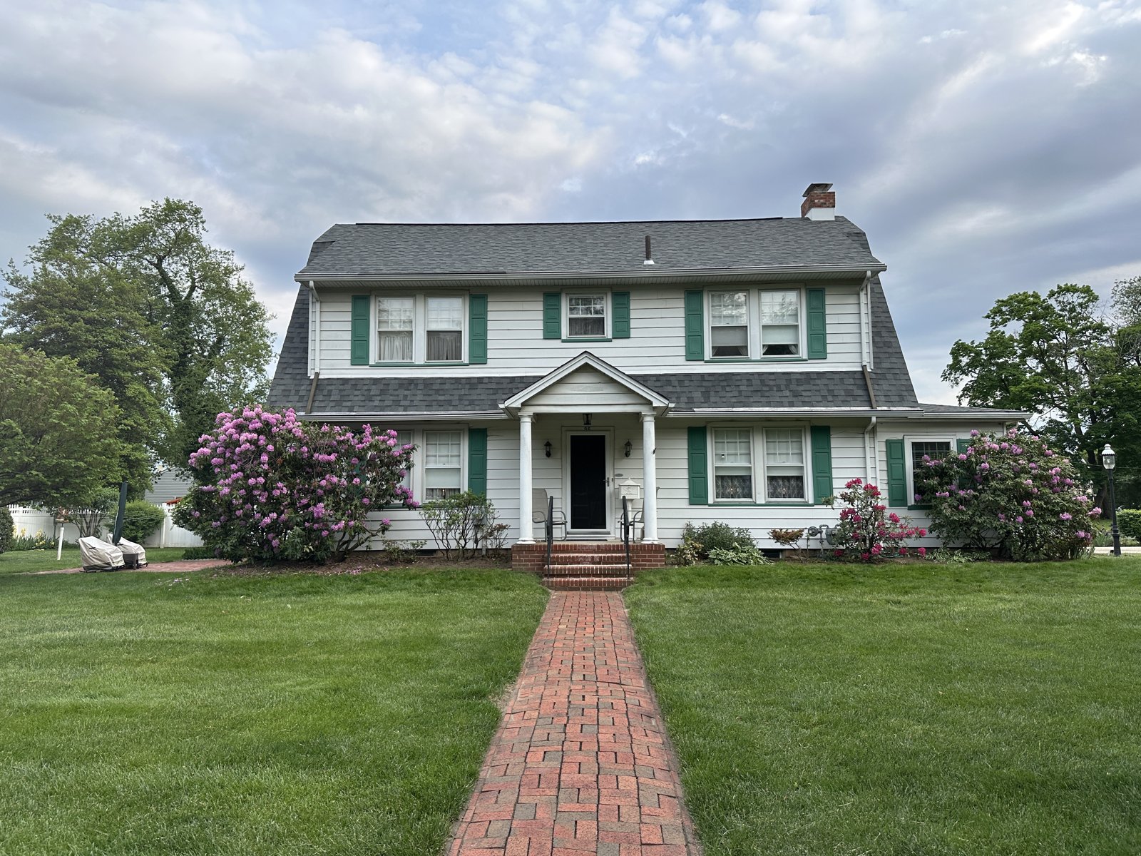New Owens Corning Duration Estate Gray roof on Dutch Colonial home in Pitman NJ